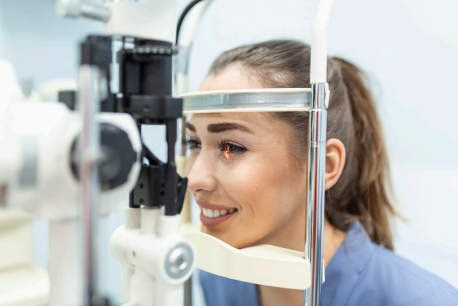 Paciente con examen ocular